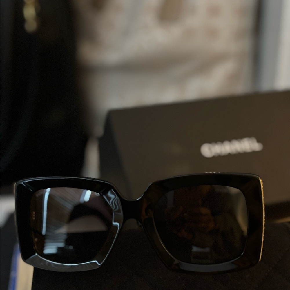 CHANEL Elegant Black Sunglasses Full inclusion with COA - Picture 10 of 16